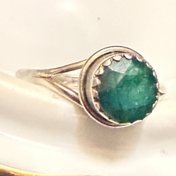 925 Sterling Silver Ring with natural Emerald Green Stone sz 6 1/2 - Picture 5 of 16